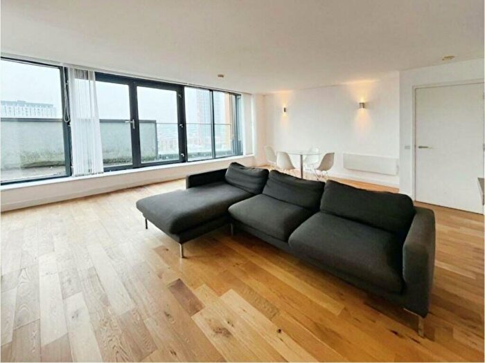 2 Bedroom Apartment To Rent In Skyline Central, Manchester, M4