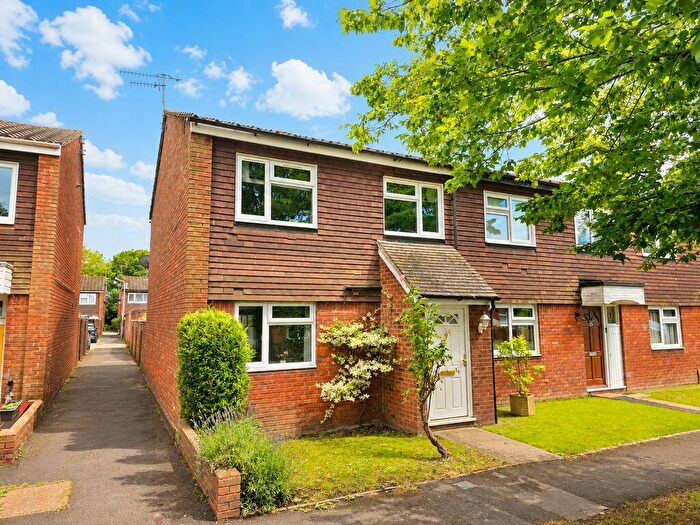 3 Bedroom End Of Terrace House For Sale In Hobart Court, Marlow, SL7