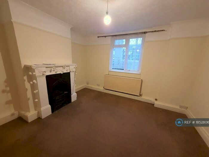 1 Bedroom Flat To Rent In Hastings Road, Brighton, BN2