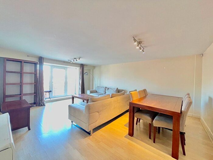 3 Bedroom Flat To Rent In Royal Plaza, Westfield Terrace, Sheffield, S1