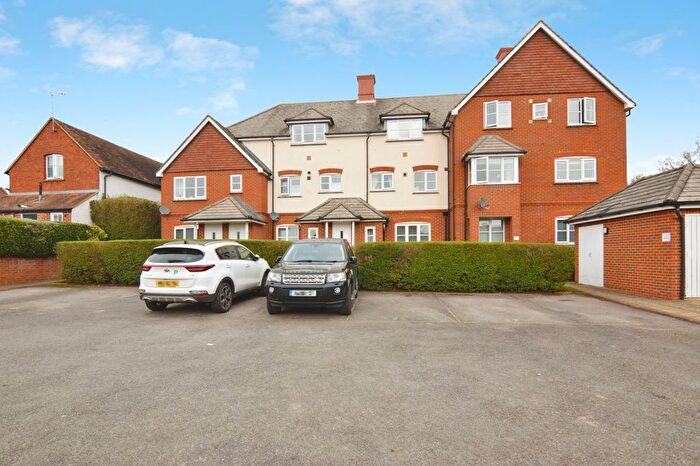 2 Bedroom Maisonette For Sale In Norton Road, Wokingham, RG40