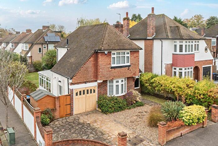 3 Bedroom Detached House For Sale In Greenway Gardens, Croydon, CR0