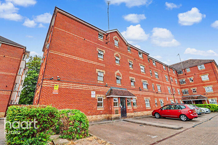 1 Bedroom Flat For Sale In Hyacinth Close, Ilford, IG1