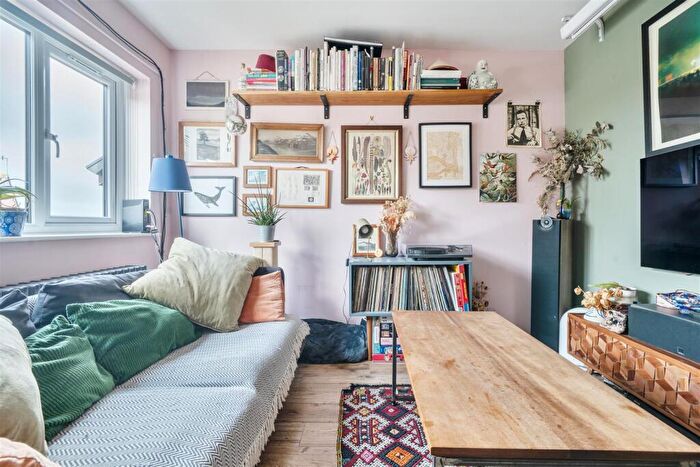 3 Bedroom Terraced House For Sale In Highgrove Street, Bristol, BS4