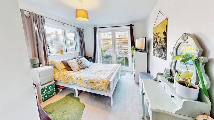 1 Bedroom Flat To Rent In Connaught Road, Cardiff, CF24