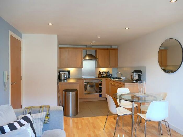 2 Bedroom Apartment To Rent In Velocity North, City Walk, LS11