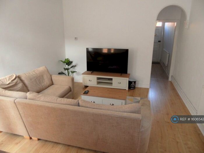 3 Bedroom Terraced House To Rent In Caldwell Street, Loughborough, LE11