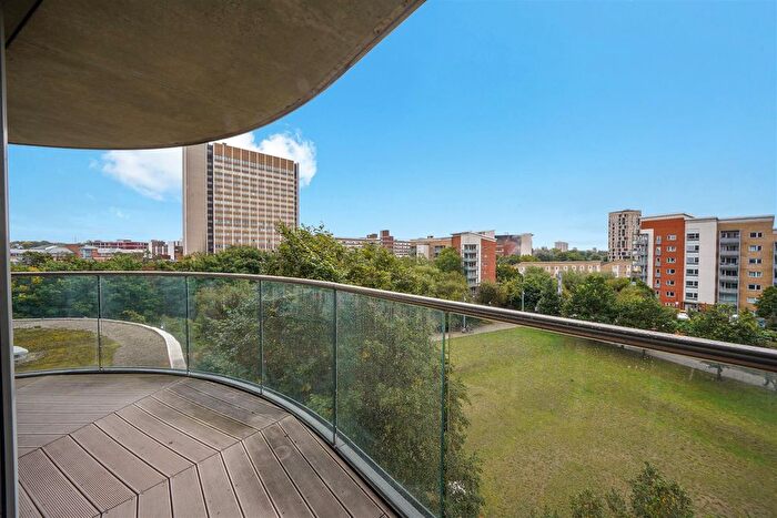 2 Bedroom Flat For Sale In Cornmill Lane, London, SE13