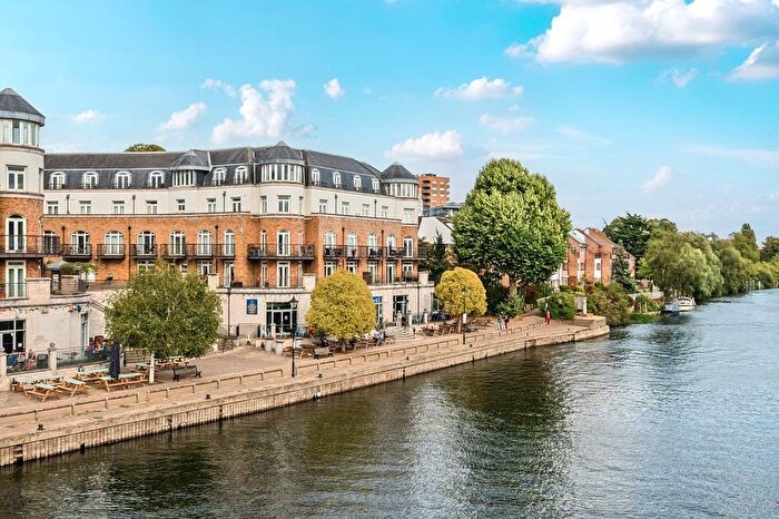 3 Bedroom Flat For Sale In Clarence Street, Staines-Upon-Thames, TW18