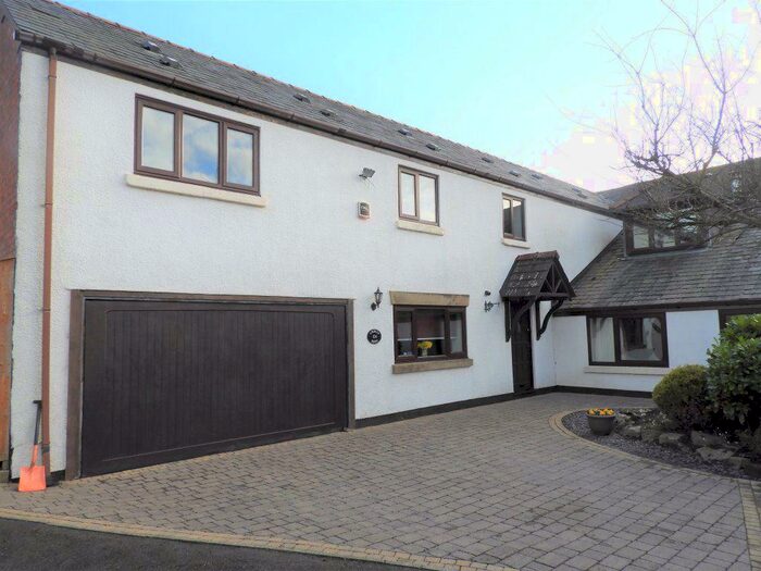 3 Bedroom Barn Conversion To Rent In Todd Lane North, Lostock Hall, PR5