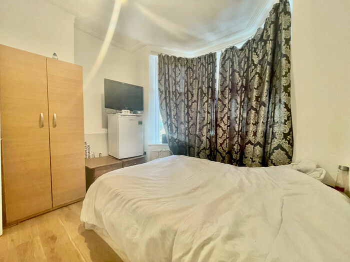 Studio To Rent In Caithness Road, CR4