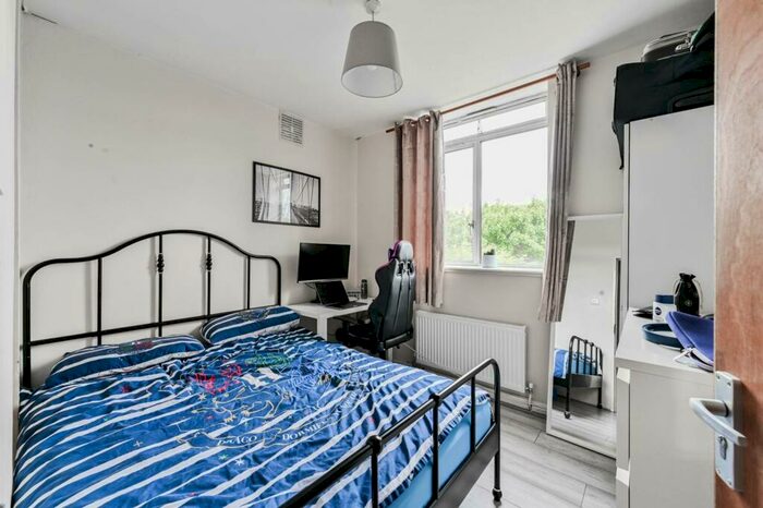 3 Bedroom Flat To Rent In Collier Street, King's Cross, London, N1