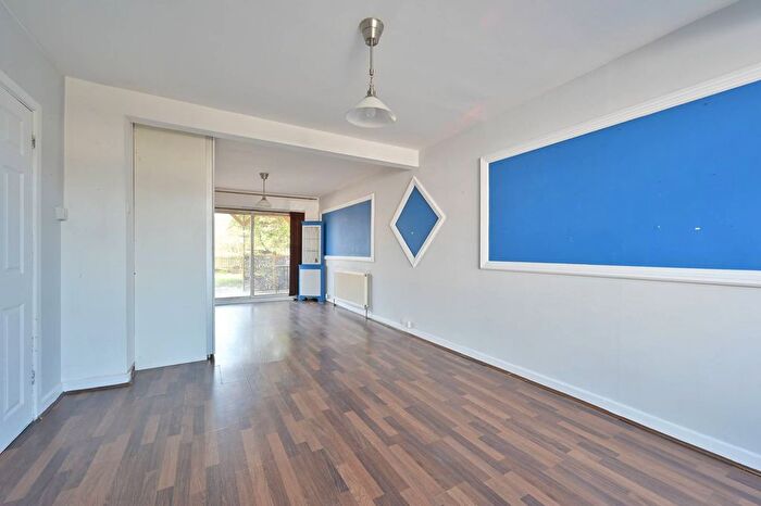 3 Bedroom Semi Detached House For Sale In Tintern Way, South Harrow, Harrow, HA2