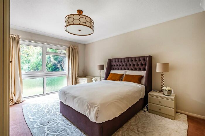 4 Bedroom Detached House For Sale In Ermyn Way, Leatherhead, KT22