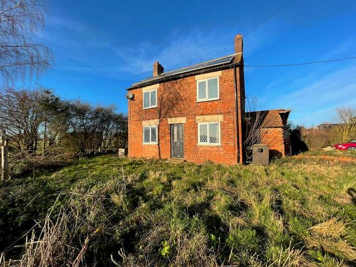 3 Bedroom Detached House For Sale In Tattershall Bridge Road, Tattershall Bridge, Lincoln, LN4
