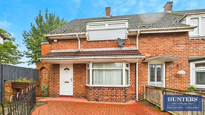 3 Bedroom Semi-Detached House For Sale In Hollinside Square, Nookside, Sunderland, SR4