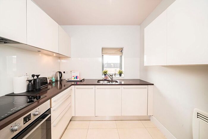 2 Bedroom Flat For Sale In Corben Mews, London, SW8