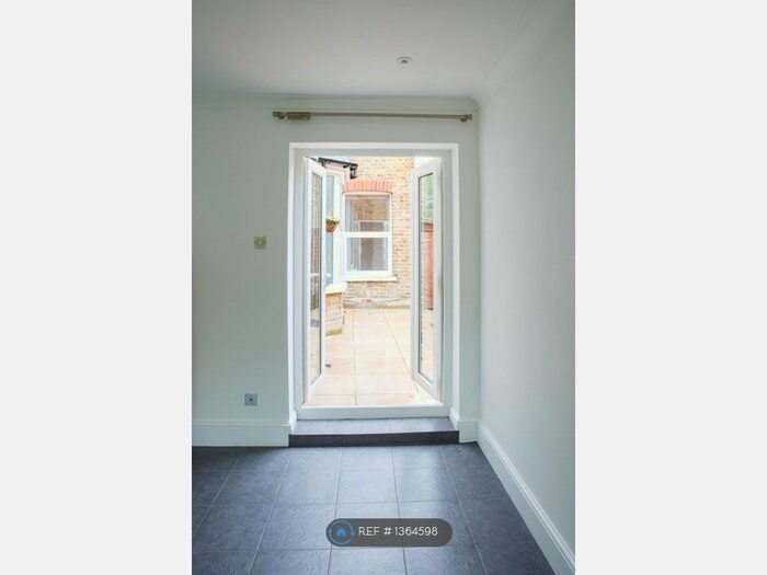 2 Bedroom Flat To Rent In Coldershaw Road, London, W13