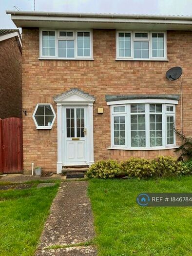 3 Bedroom Semi-Detached House To Rent In Grafton Close, Maidenhead, SL6