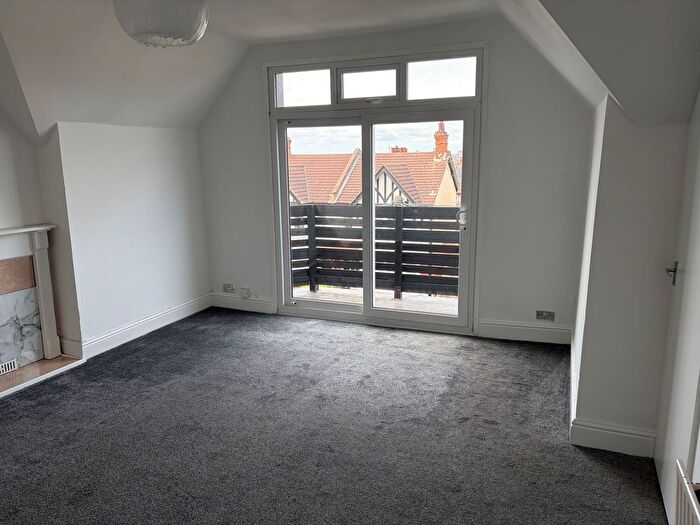 2 Bedroom Flat To Rent In Valkyrie Road, Westcliff-On-Sea, SS0