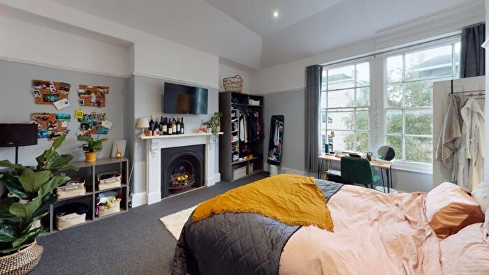 4 Bedroom Flat To Rent In Alma Vale Road, Bristol, BS8