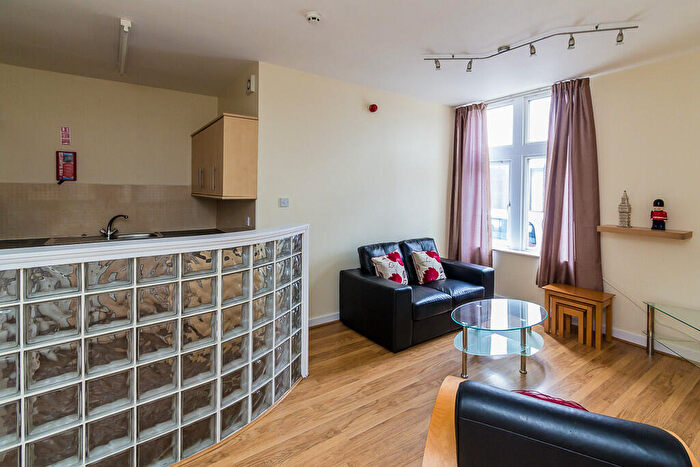 1 Bedroom Flat To Rent In Wood Lane, Leeds, LS6