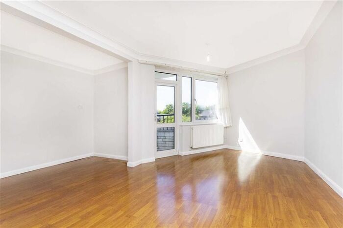 3 Bedroom Flat To Rent In Tanners Hill, London, SE8