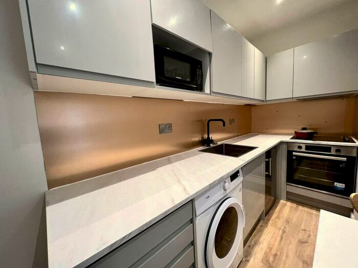 1 Bedroom House To Rent In Hawks Road Hawks Road, London, London, KT1