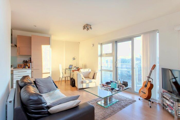 1 Bedroom Flat To Rent In Queen Mary Avenue, London E18