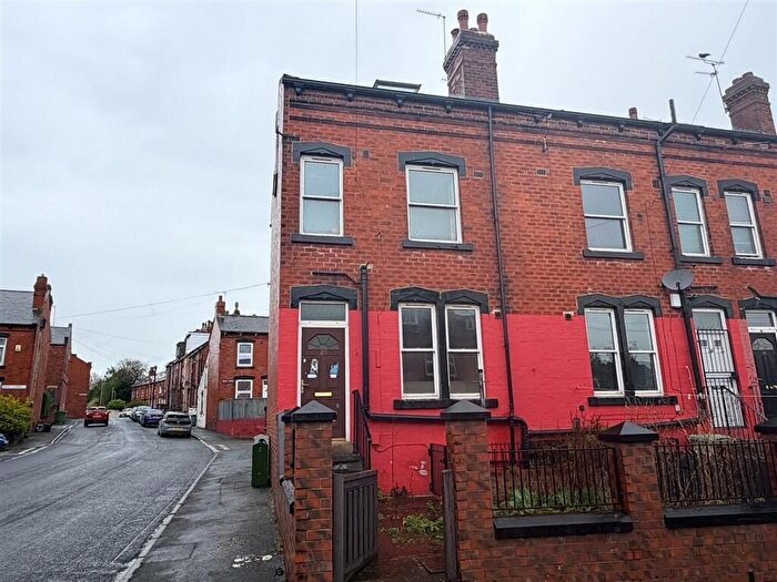 1 Bedroom End Of Terrace House For Sale In Arley Place, Leeds, LS12