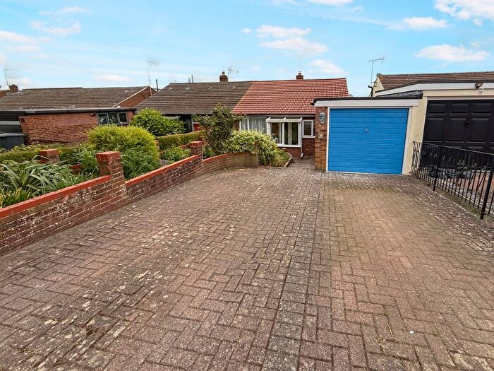 3 Bedroom Bungalow For Sale In Chalton Heights, Chalton, Luton, LU4