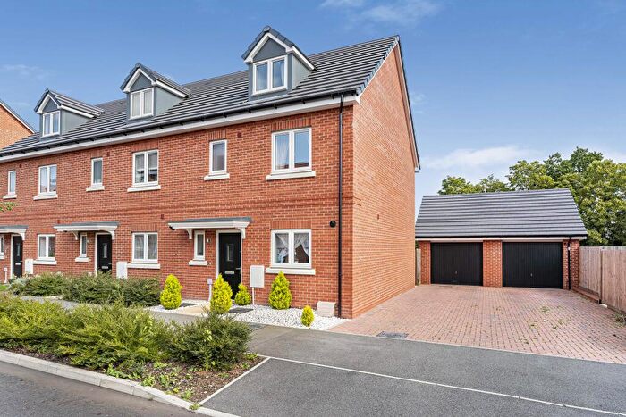 4 Bedroom End Of Terrace House For Sale In Perkins Way, Welwyn Garden City, AL7