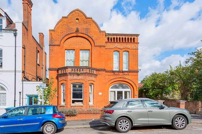 1 Bedroom Flat To Rent In Claremont Gardens, Surbiton, KT6