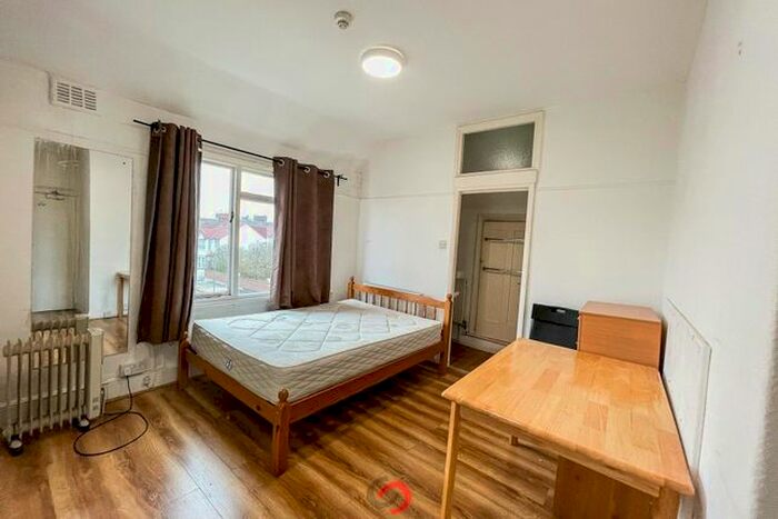 Studio To Rent In Audley Road, Hendon, London, NW4