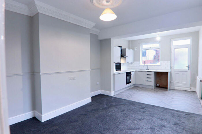 3 Bedroom End Of Terrace House To Rent In Sheffield, S71