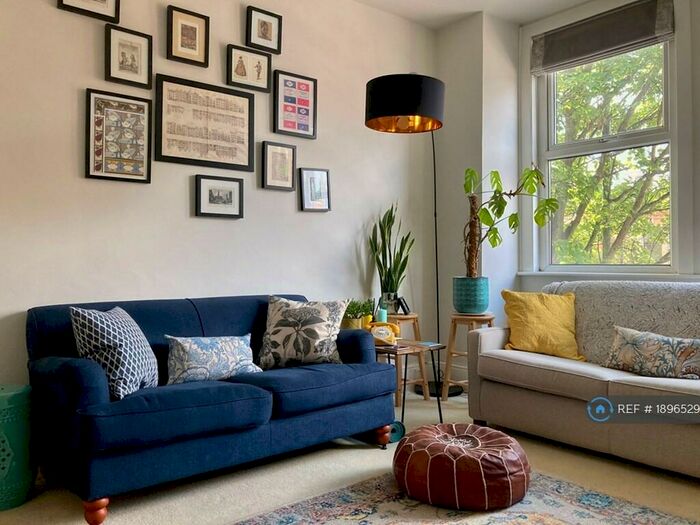 3 Bedroom Flat To Rent In Manor Road, Beckenham, BR3