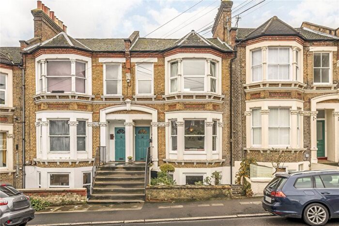 2 Bedroom Flat For Sale In Drakefell Road, Telegraph Hill, London, SE14