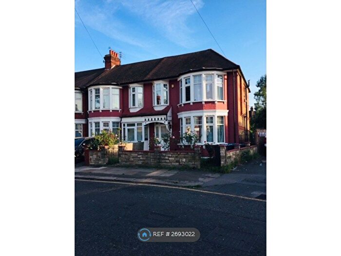 5 Bedroom Semi Detached House To Rent In Berkshire Gardens, London, N13