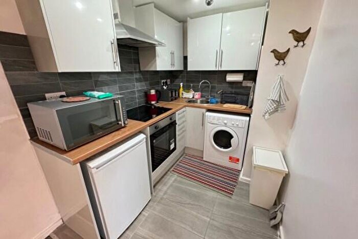 2 Bedroom Flat To Rent In Penford Court Cardiff, CF24