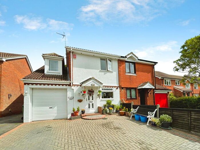 3 Bedroom Semi-Detached House For Sale In Summerfields, Chineham, RG24