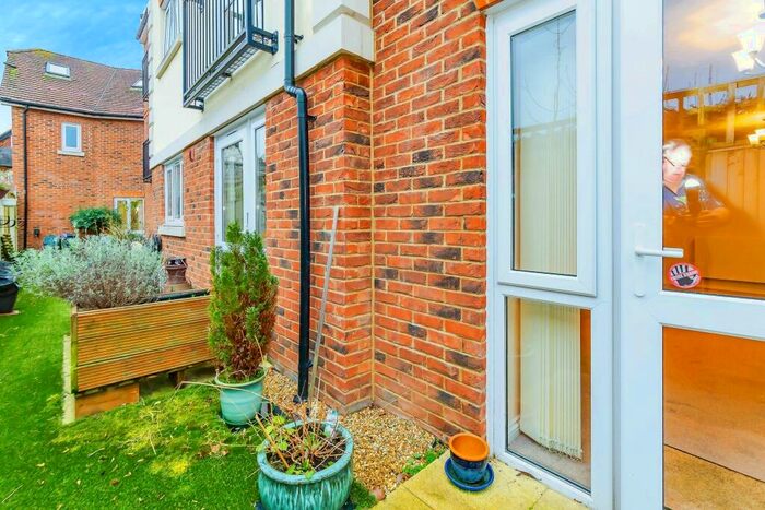 1 Bedroom Flat For Sale In Caterham Lodge, Stafford Road, Caterham, Surrey, CR3