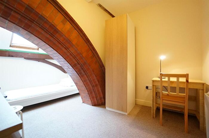 2 Bedroom Apartment To Rent In Garth Road, Bangor, LL57