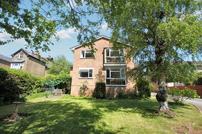 2 Bedroom Flat For Sale In Whitehall Road, Woodford Green, IG8