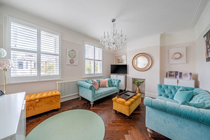 3 Bedroom Flat For Sale In Hamilton Road, Wimbledon, London, SW19