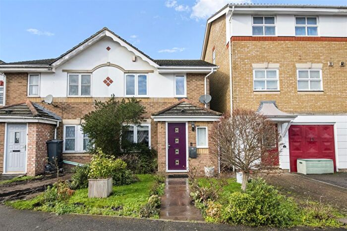 3 Bedroom End Terrace House For Sale In Burndell Way, Yeading, Hayes, UB4