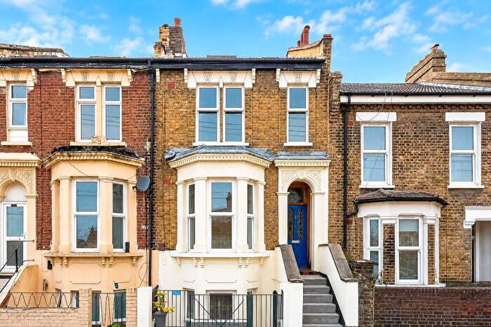3 Bedroom Flat For Sale In Melford Road, Leytonstone, London, E11
