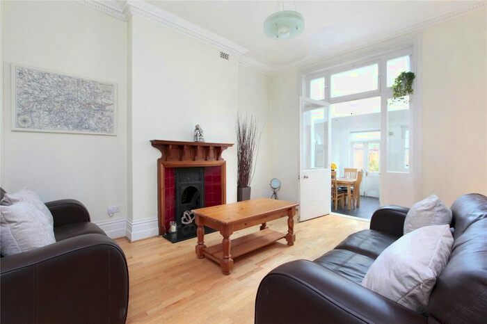 2 Bedroom Flat To Rent In Clapham Common South Side, Clapham, SW4