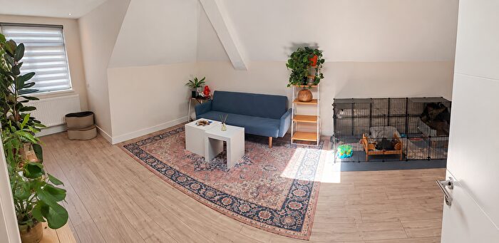 2 Bedroom Flat To Rent In Porcupine Close, London, SE9