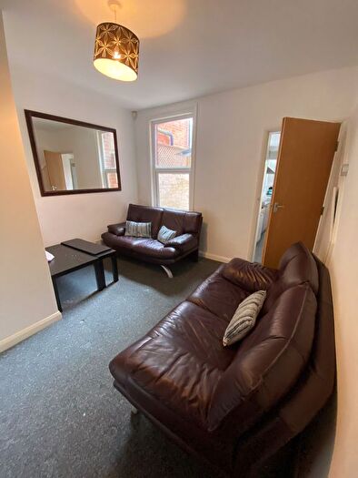 6 Bedroom Terraced House To Rent In Grange Avenue, Reading, RG6