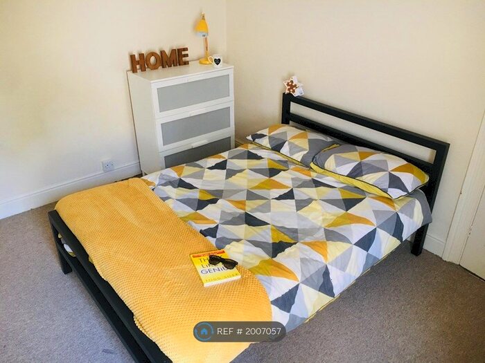 5 Bedroom Terraced House To Rent In Victory Road, Southsea, PO1